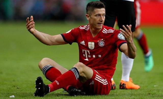 包含尤文绝杀那不勒斯，莱万乌龙送礼法甲的词条