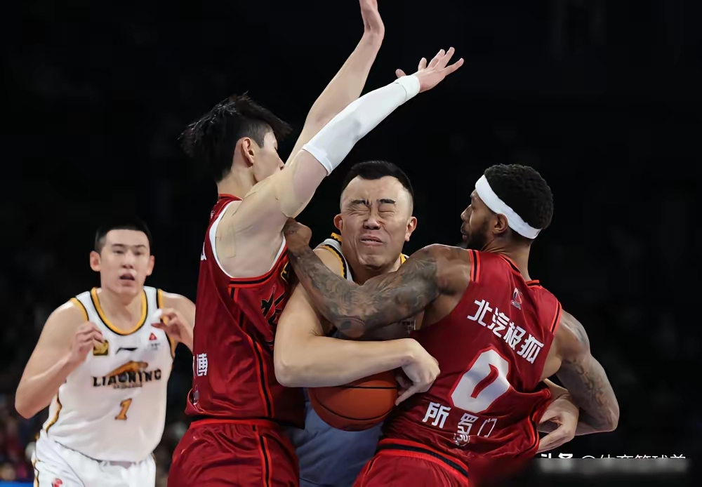 开云体育在线-天津队鏖战福建队，周琦点燃赛场