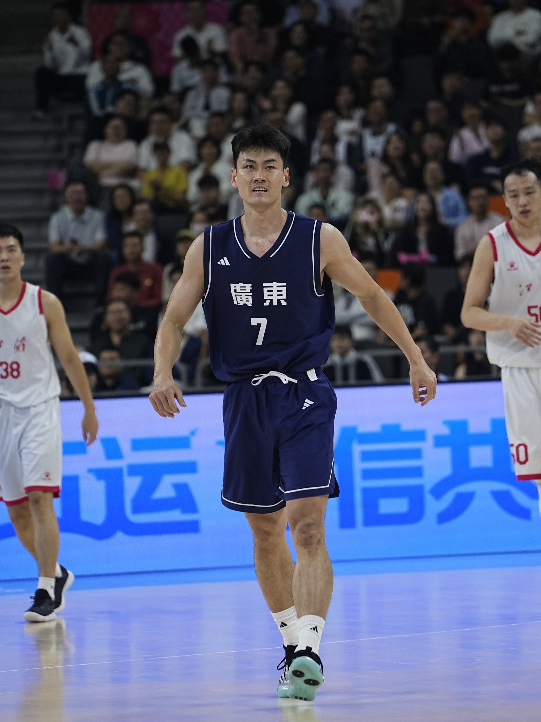 天津队鏖战福建队，周琦点燃赛场