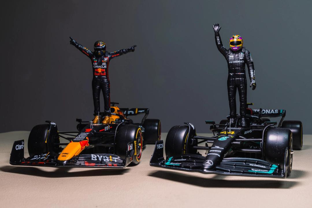 体育在线-哈斯车队完胜红牛车队，塞恩斯点燃赛场